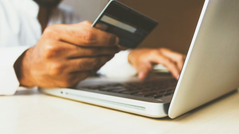 Fondo de Emergencia para Freelancers: Guía de Ahorro e Inversión 2026