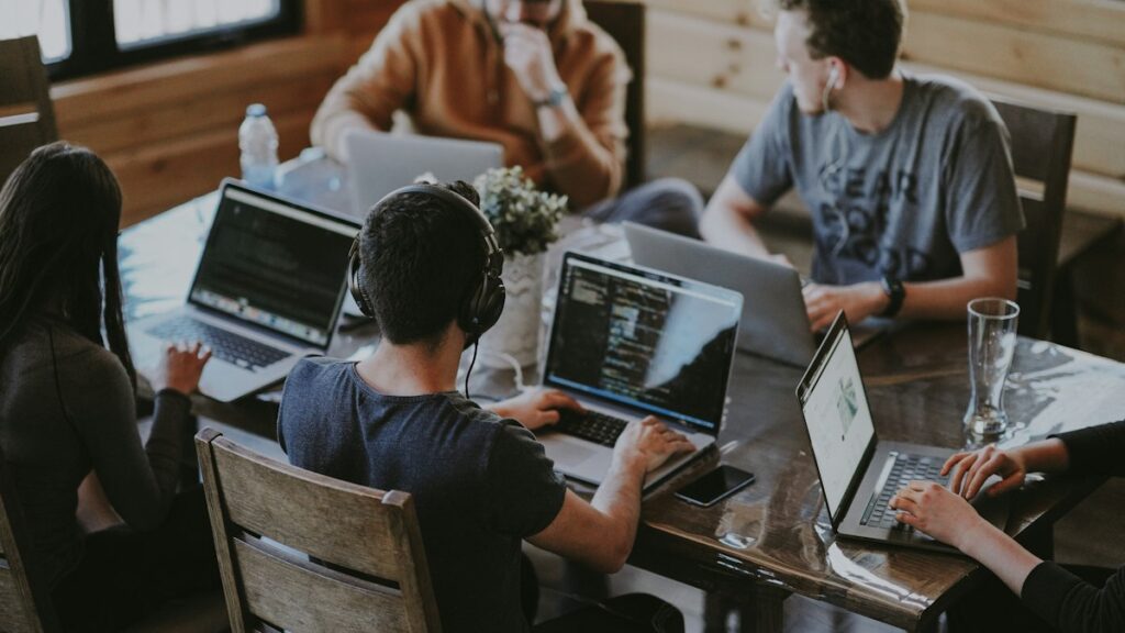 Subcontratación entre Freelancers: Guía para Consorcios Temporales